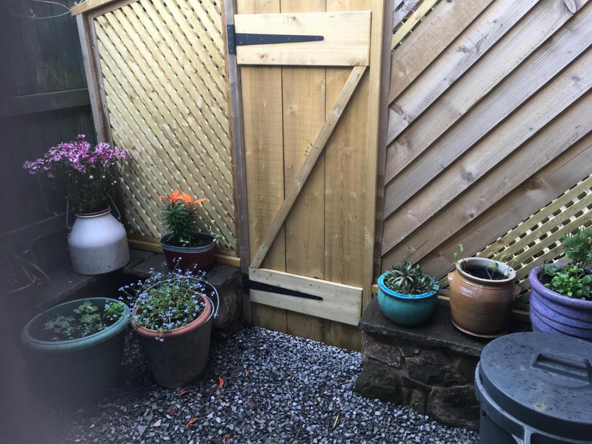 Apartamento The Bees Knees @ Redhill Grange Monmouth Exterior foto
